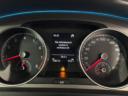 2015-Volkswagen-Golf-VII-14-TSI-Comfortline-Auto_2