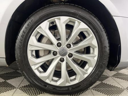 2017-Audi-A4-20-TDI-Design-Auto_5