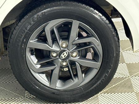 2023-Hyundai-Grand-i10-10-Fluid_6