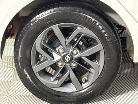2023-Hyundai-Grand-i10-10-Fluid_7