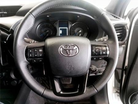 2026-Toyota-Hilux-28-GD-6-RB-Legend-RS-Auto-Double-Cab-mHev_5