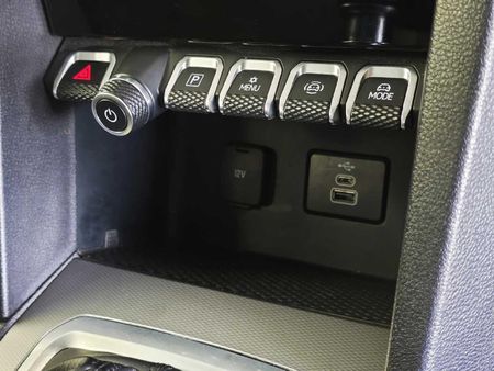 2023-Volkswagen-Amarok-20-TDI-125kW-Life-Double-Cab_8
