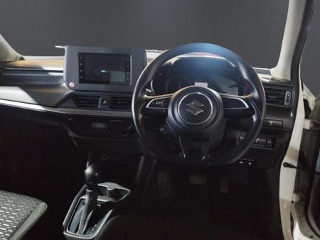 2025-Suzuki-Swift-12-GL_10