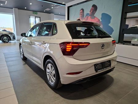 2026-Volkswagen-Polo-10-TSI_2