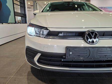 2026-Volkswagen-Polo-10-TSI_8