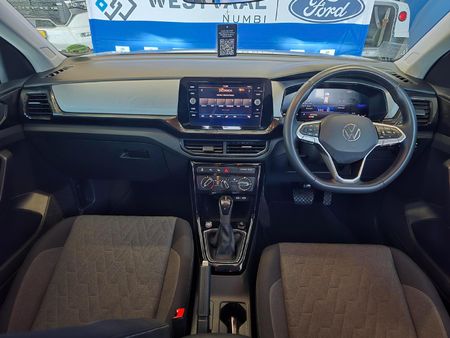 2024-Volkswagen-T-Cross-10-TSI-Life-Auto_9