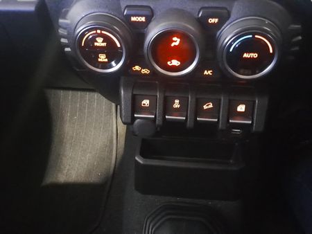2022-Suzuki-Jimny-15-GLX_11