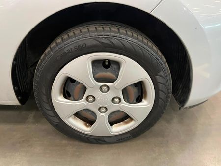 2017-Kia-Picanto-10-LS_8