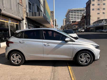 2022-Hyundai-i20-14-Motion-Auto_24