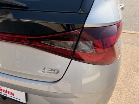 2022-Hyundai-i20-14-Motion-Auto_4