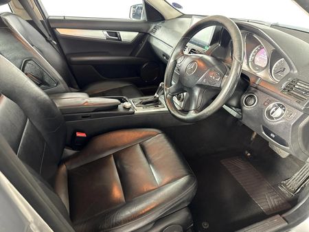 2011-Mercedes-Benz-C-Class-C-180-Avantgarde-Auto_9