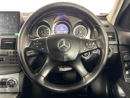 2011-Mercedes-Benz-C-Class-C-180-Avantgarde-Auto_11