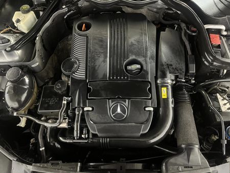 2011-Mercedes-Benz-C-Class-C-180-Avantgarde-Auto_12