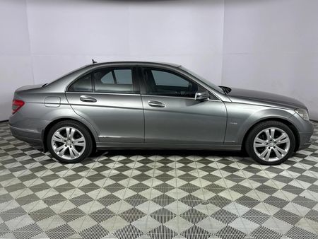 2011-Mercedes-Benz-C-Class-C-180-Avantgarde-Auto_16