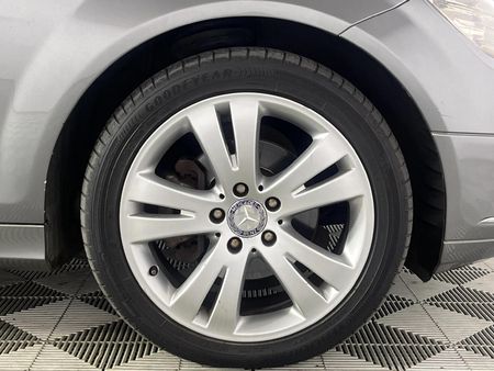 2011-Mercedes-Benz-C-Class-C-180-Avantgarde-Auto_5
