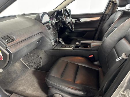 2011-Mercedes-Benz-C-Class-C-180-Avantgarde-Auto_8
