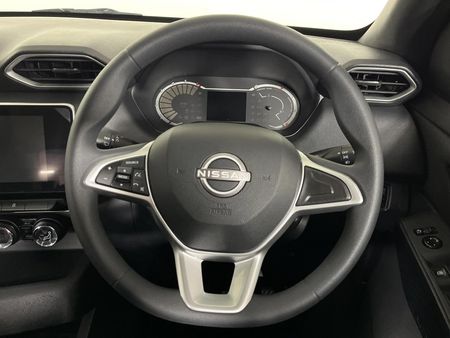 2026-Nissan-Magnite-10-Visia_11