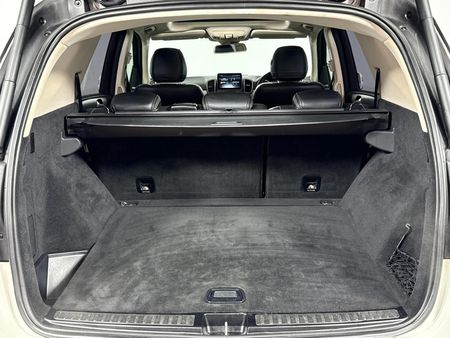 2015-Mercedes-Benz-GLE-500-4Matic_12