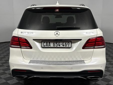 2015-Mercedes-Benz-GLE-500-4Matic_16