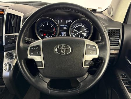 2014-Toyota-Land-Cruiser-200-45-D-V8-VX-Auto_10