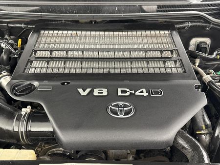 2014-Toyota-Land-Cruiser-200-45-D-V8-VX-Auto_11