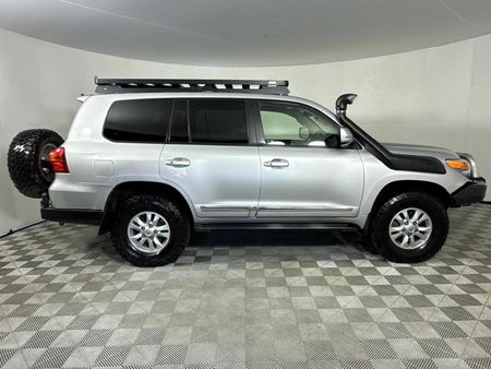 2014-Toyota-Land-Cruiser-200-45-D-V8-VX-Auto_14