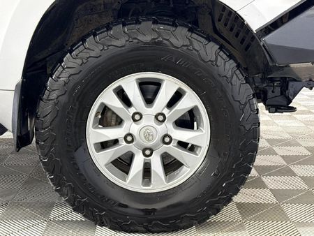 2014-Toyota-Land-Cruiser-200-45-D-V8-VX-Auto_4