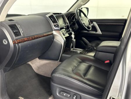 2014-Toyota-Land-Cruiser-200-45-D-V8-VX-Auto_7