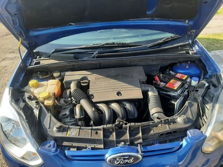2013-Ford-Figo-14-Ambiente_3