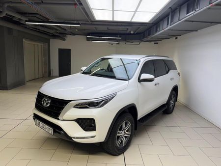 2023-Toyota-Fortuner-24-GD-6-Raised-Body-Auto_10
