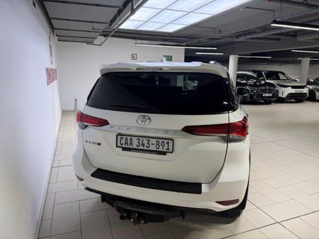 2023-Toyota-Fortuner-24-GD-6-Raised-Body-Auto_11