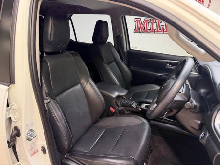 2023-Toyota-Fortuner-24-GD-6-Raised-Body-Auto_15