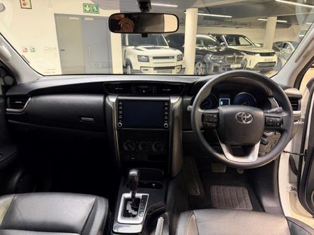 2023-Toyota-Fortuner-24-GD-6-Raised-Body-Auto_16