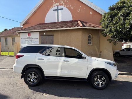 2023-Toyota-Fortuner-24-GD-6-Raised-Body-Auto_6
