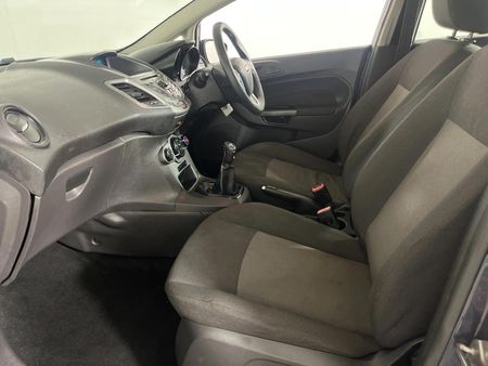 2015-Ford-Fiesta-14-Ambiente-5-dr_8