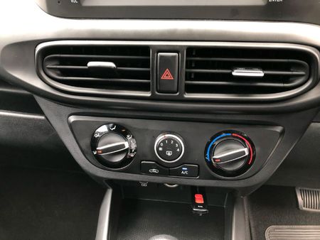 2026-Hyundai-Grand-i10-12-Motion-Auto_7