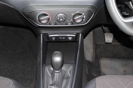 2026-Hyundai-i20-12-Premium_12