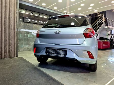2023-Hyundai-Grand-i10-10-Motion_16