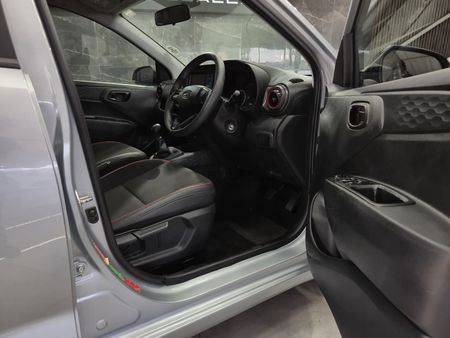 2023-Hyundai-Grand-i10-10-Motion_18