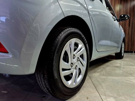2023-Hyundai-Grand-i10-10-Motion_24