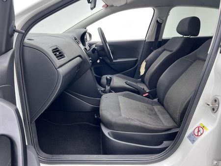 2020-Volkswagen-Polo-Vivo-14-Comfortline-5-dr_6