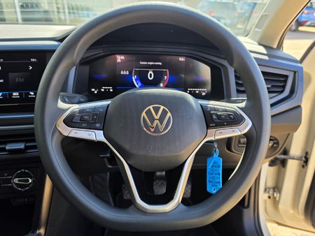 2025-Volkswagen-Polo-10-TSI_15