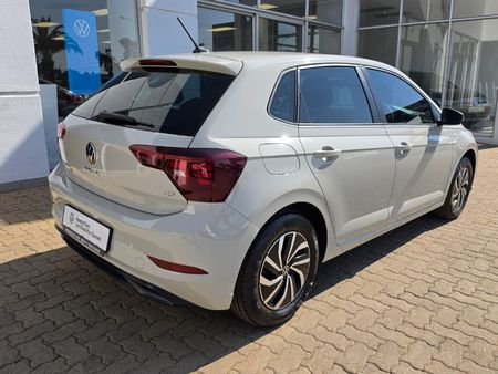 2025-Volkswagen-Polo-10-TSI_2
