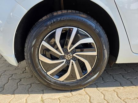 2025-Volkswagen-Polo-10-TSI_9