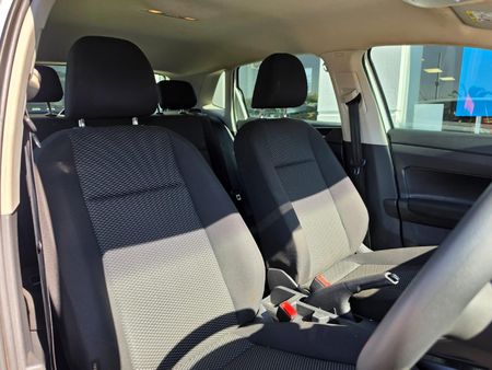 2025-Volkswagen-Polo-10-TSI_11