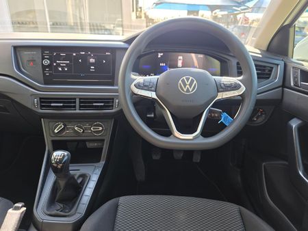 2025-Volkswagen-Polo-10-TSI_14