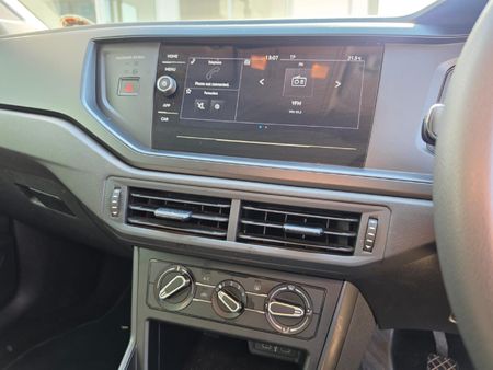 2025-Volkswagen-Polo-10-TSI_16