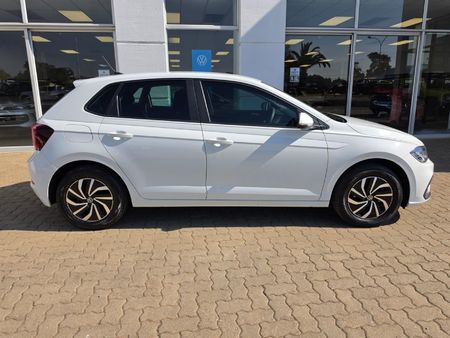 2025-Volkswagen-Polo-10-TSI_1