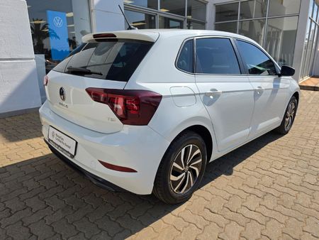 2025-Volkswagen-Polo-10-TSI_2