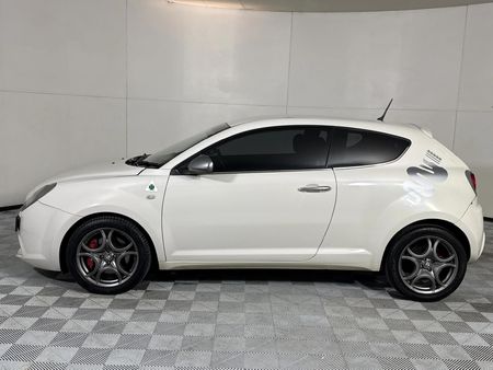2011-Alfa-Romeo-MiTo-14-Quadrifoglio-Verde_13